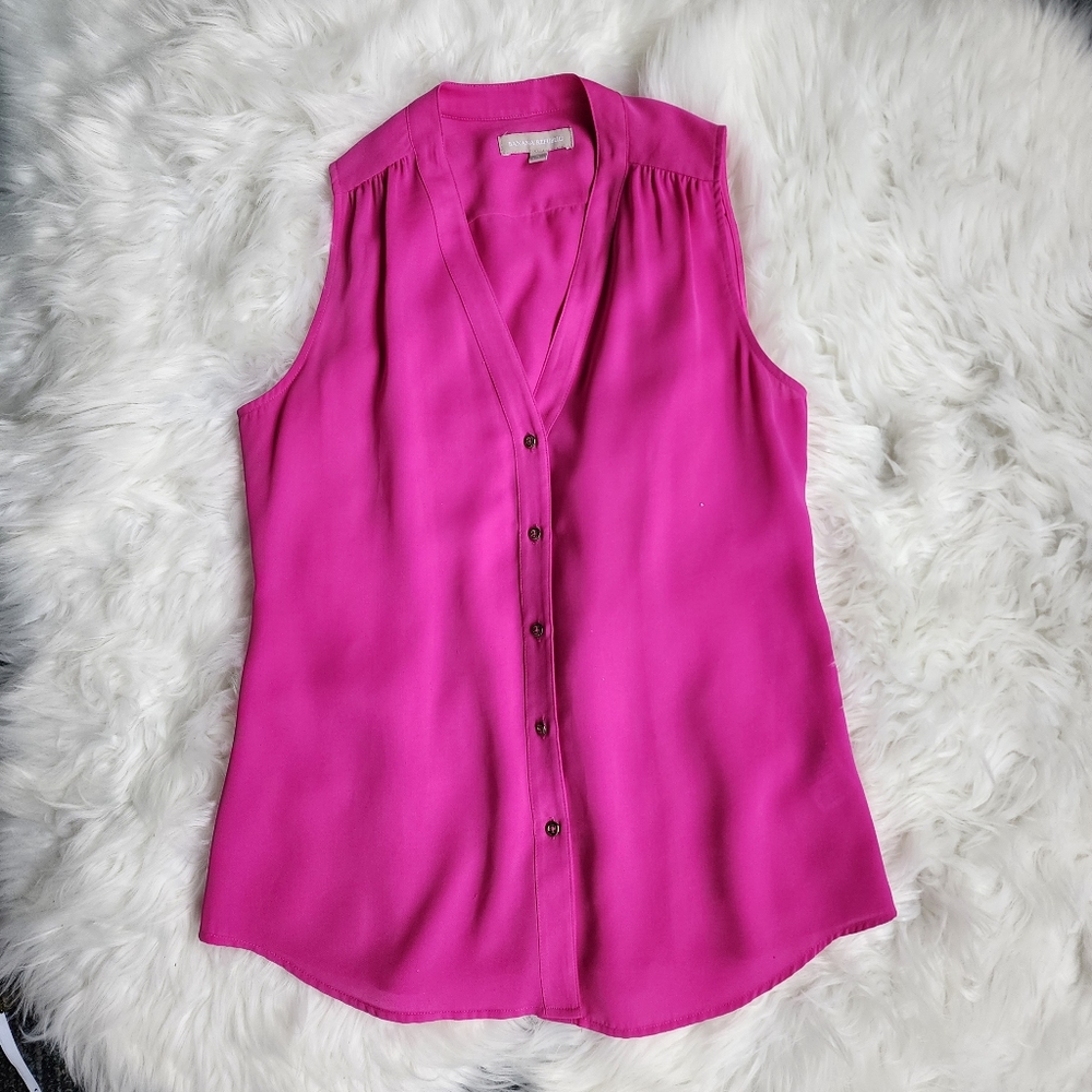 EUC  BANANA REPUBLIC PINK SLEEVELESS BUTTON UP BLOUSE - SIZE 6